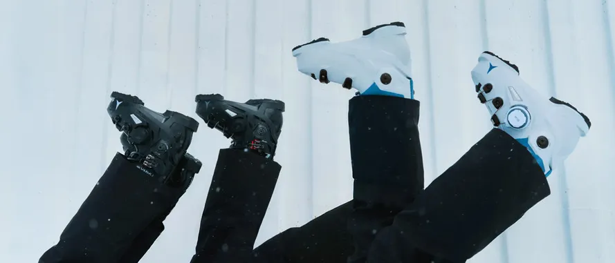 Ботинки для сноуборда компании ATOMIC.