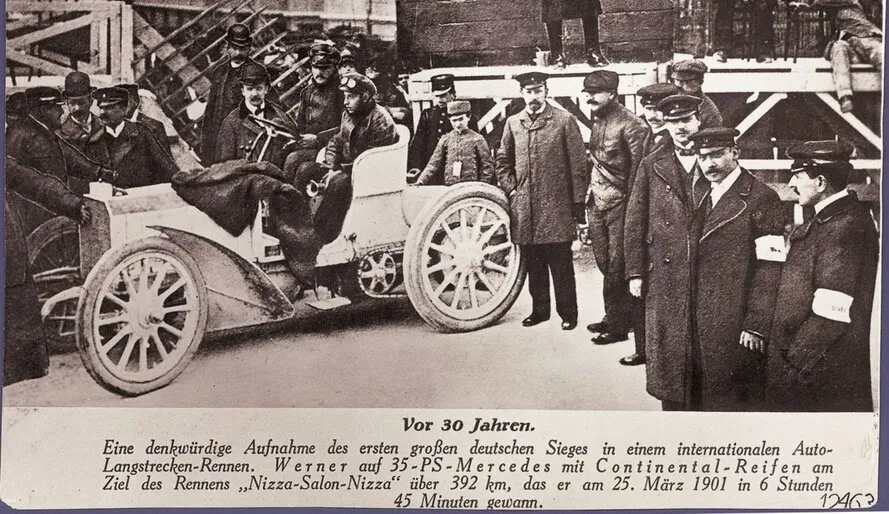 Газетная заметка о первом автомобиле производства Daimler под названием Mercedes, победившем на Continental Pneumatics в автогонке Ницца-Салон-Ницца