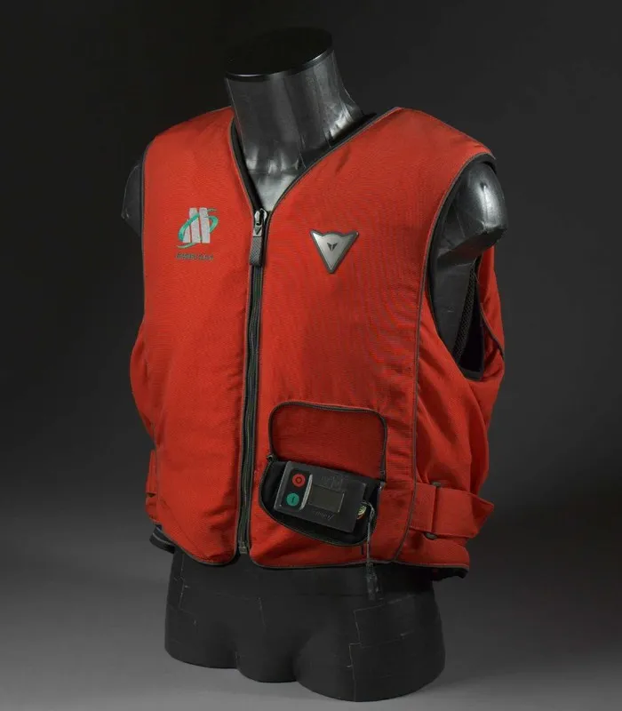 Прототип подушки безопасности D-air® для мотоциклистов компании Dainese, представленный в Мюнхене.