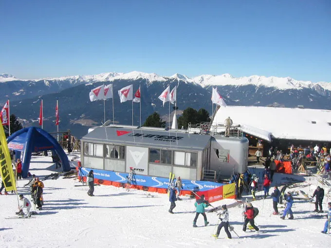 Мобильная исследовательская структура D-Mobile компании DAINESE на гонках чемпионата мира по горнолыжному спорту в 2005 году