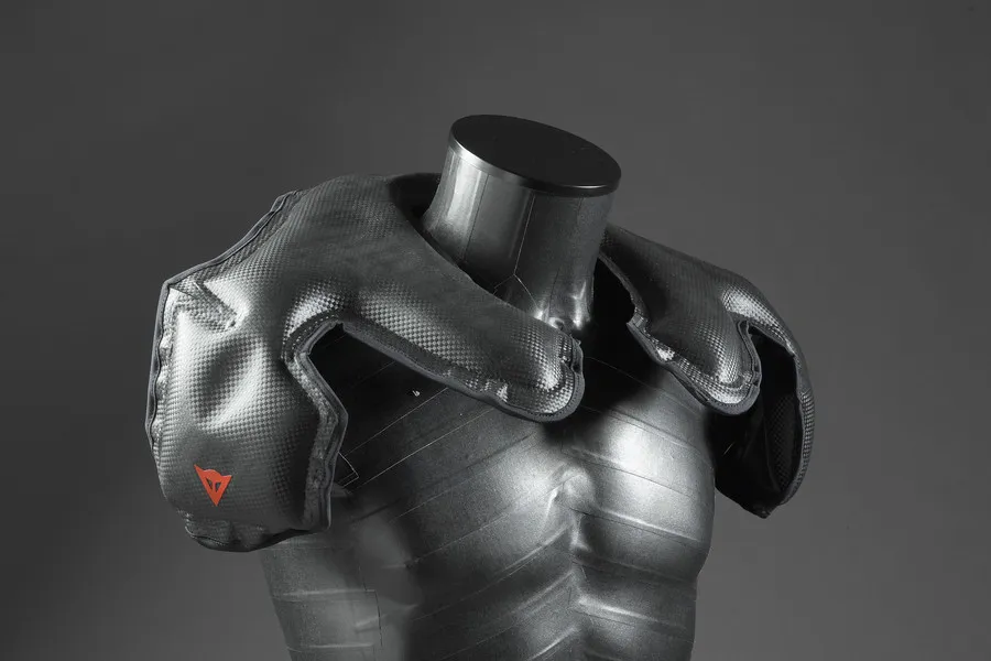 Первые гоночные комбинезоны D-air® компании DAINESE