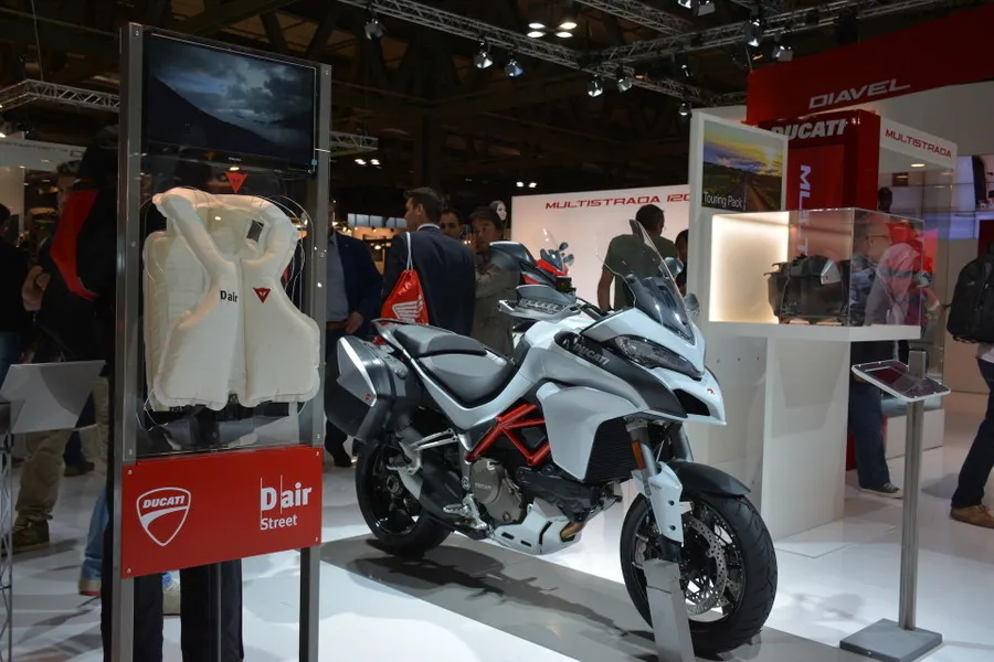 Выставка технологических инноваций 2015 года, в которой компания Dainese была удостоена престижной премии «Профессор Фердинанд Порше» за Multistrada 1200 s D-air®.
