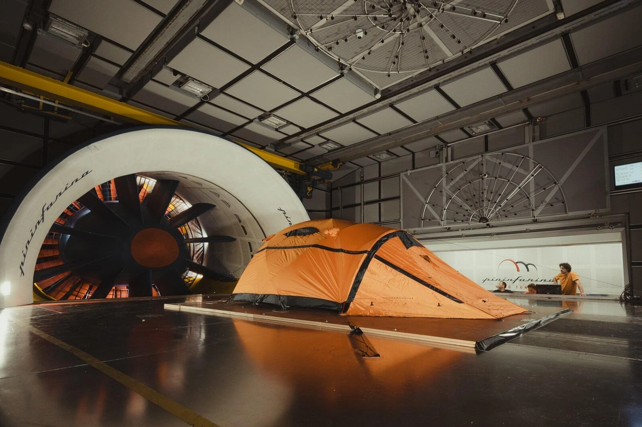 палатка Ferrino тестируется в аэротрубе