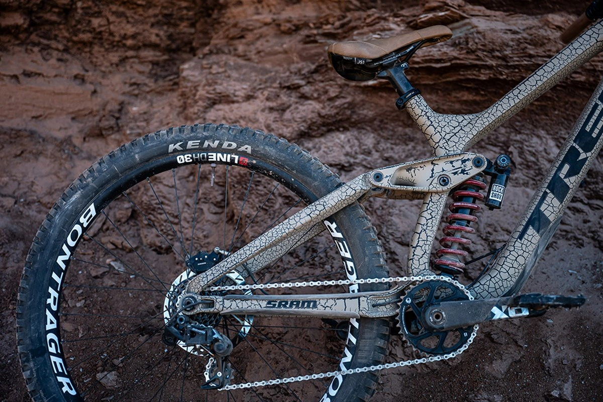 Покрышка Kenda на велосипеде