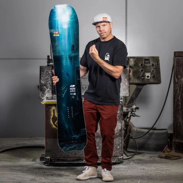 Travis Rice с сноубордом Lib-tech Orca