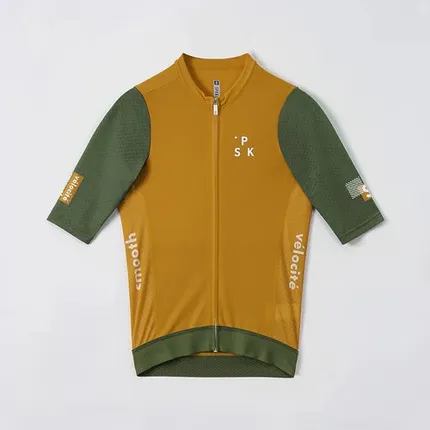 Женская майка производства компании SPAKCT.