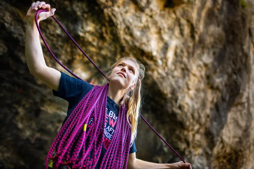 Первая сертифицированная тройная комбинация компании TENDON на девушке.